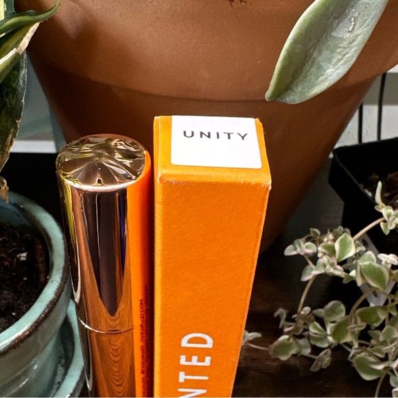 Live Tinted Huebrow Clear Setting Gel. NIB - Picture 2 of 3